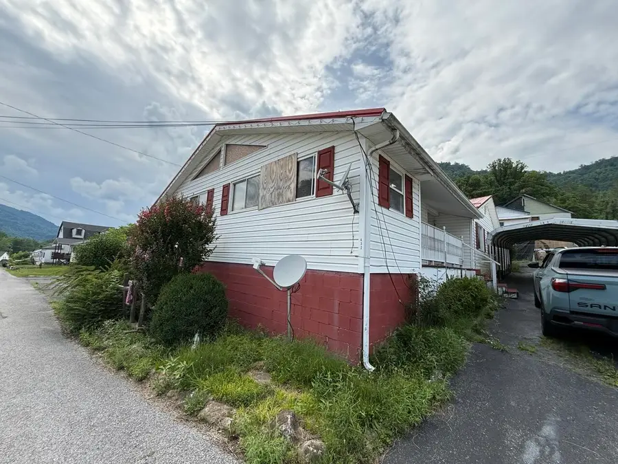 432 First Street, Lynch, KY 40855 - #3