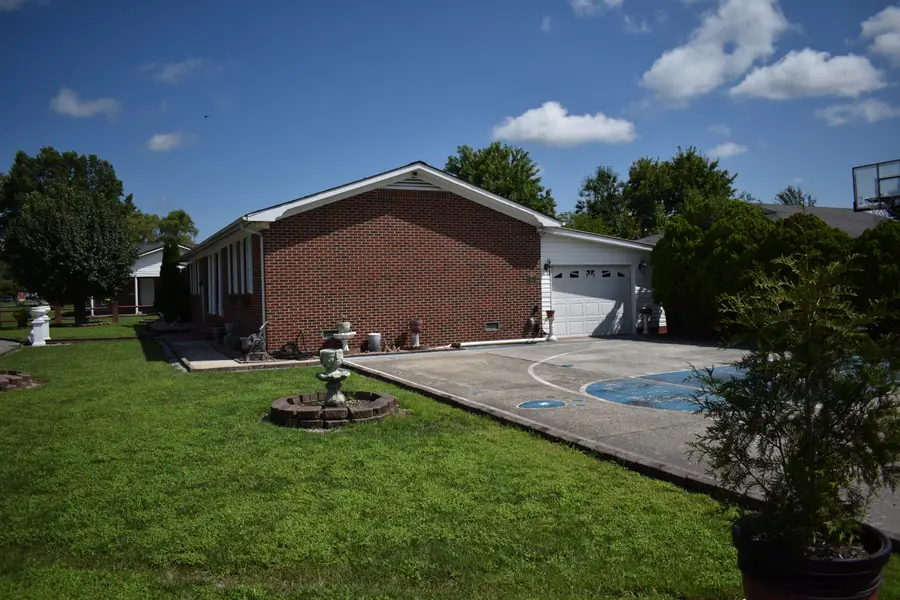 926 Doncaster Avenue, Middlesboro, KY 40965 - #2