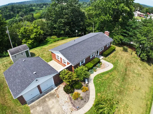 670 Racetrack Road, Irvine, KY 40336