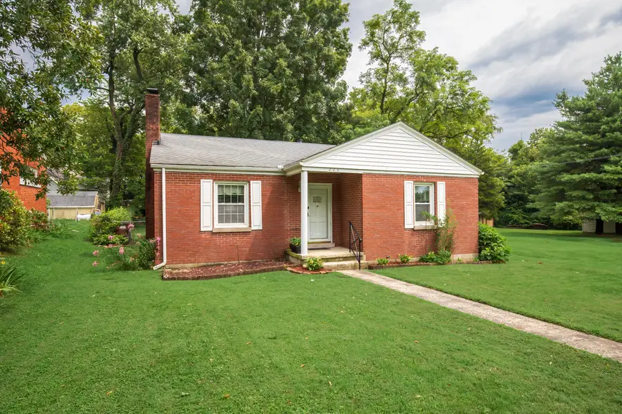 224 E Cross Street, Midway, KY 40347 - #2