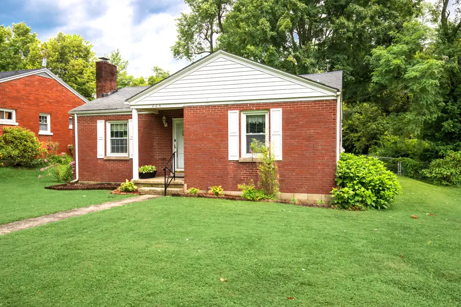 224 E Cross Street, Midway, KY 40347 - #3
