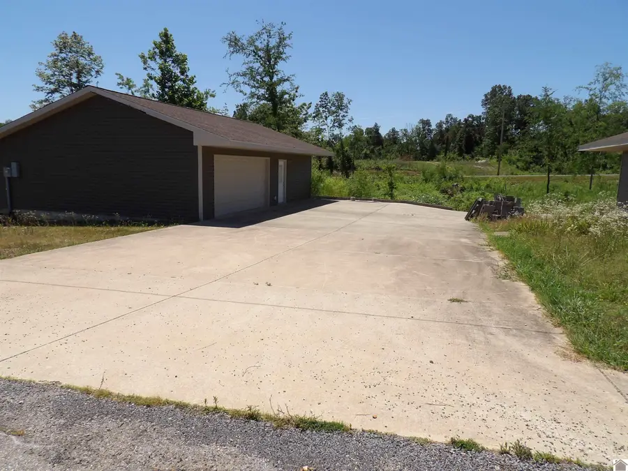 75 Kentucky Avenue, Gilbertsville, KY 42044 - #3
