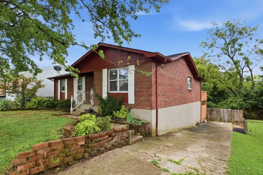 9906 Chapel Hill Road, Louisville, KY 40229 - #3
