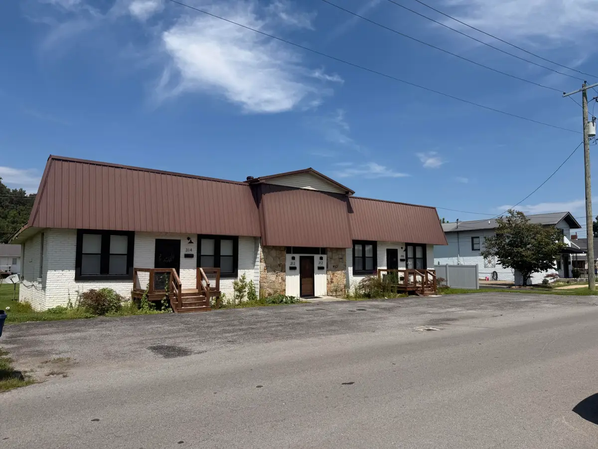 312 W Chester Avenue, Middlesboro, KY 40965 - #1