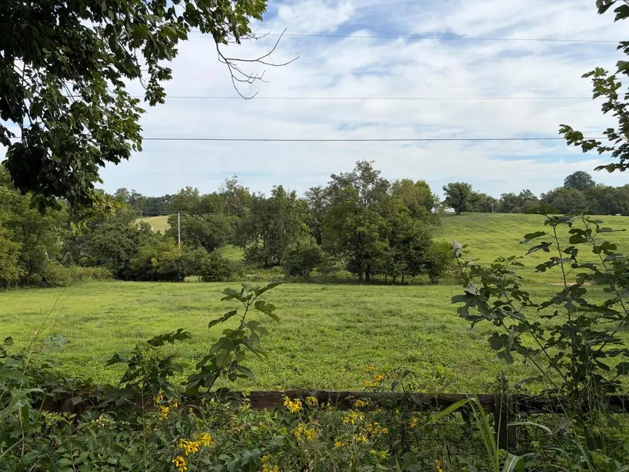 1061 Harrods Creek Road, Paris, KY 40361 - #2
