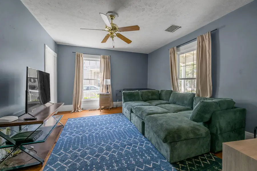 237 W Higgins Street, Midway, KY 40347 - #3