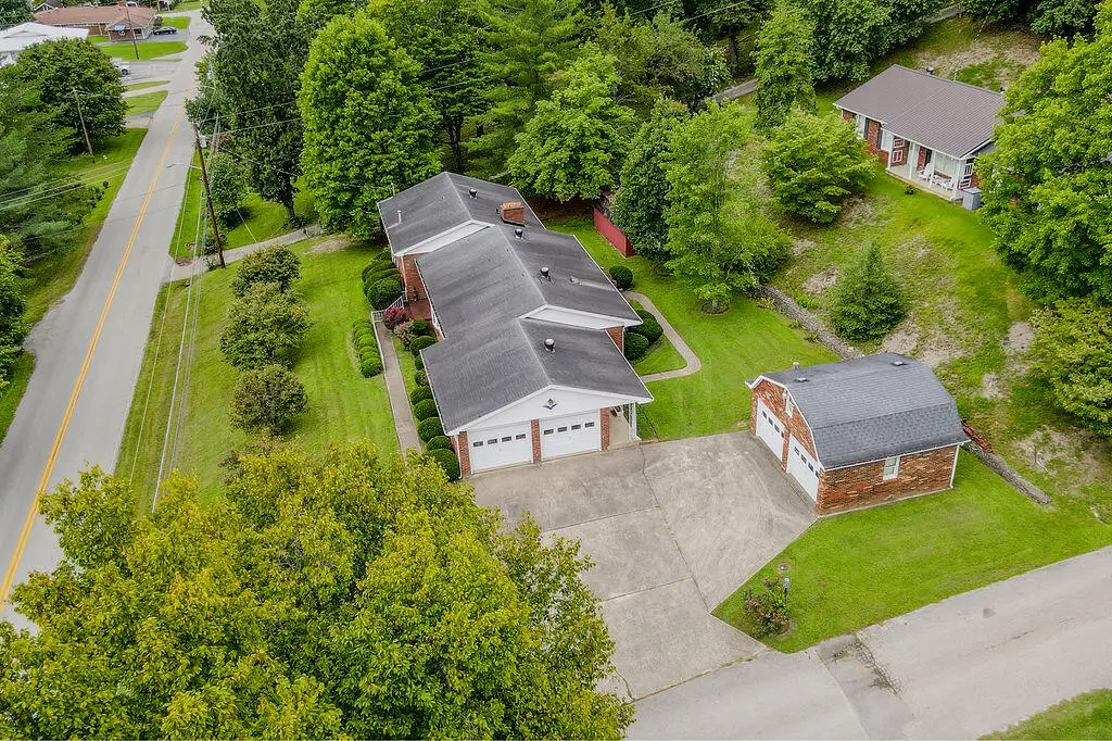 222 N Court Street, Irvine, KY 40336 - #1