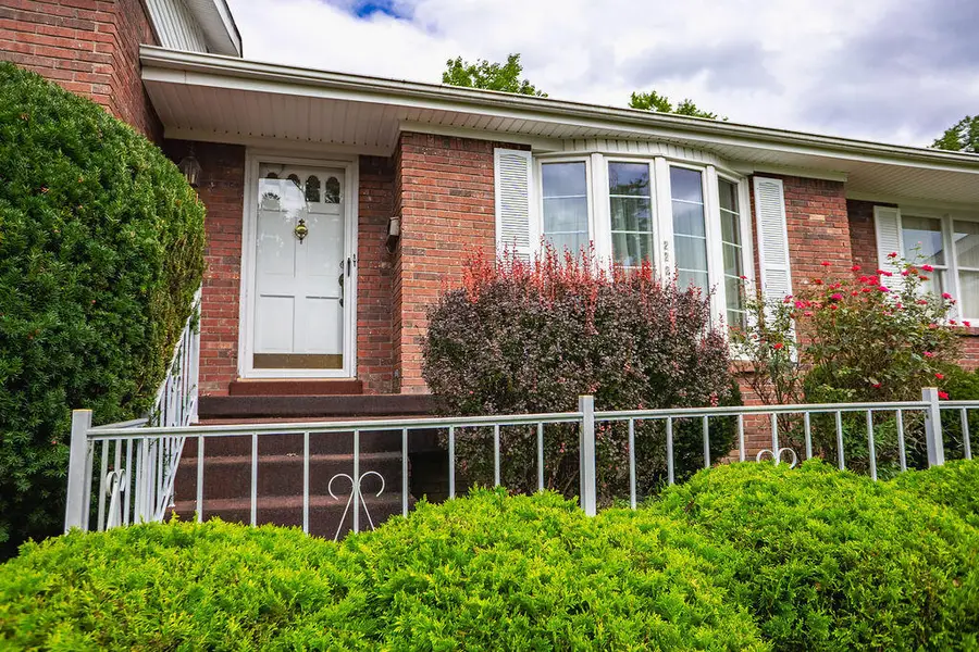 222 N Court Street, Irvine, KY 40336 - #3