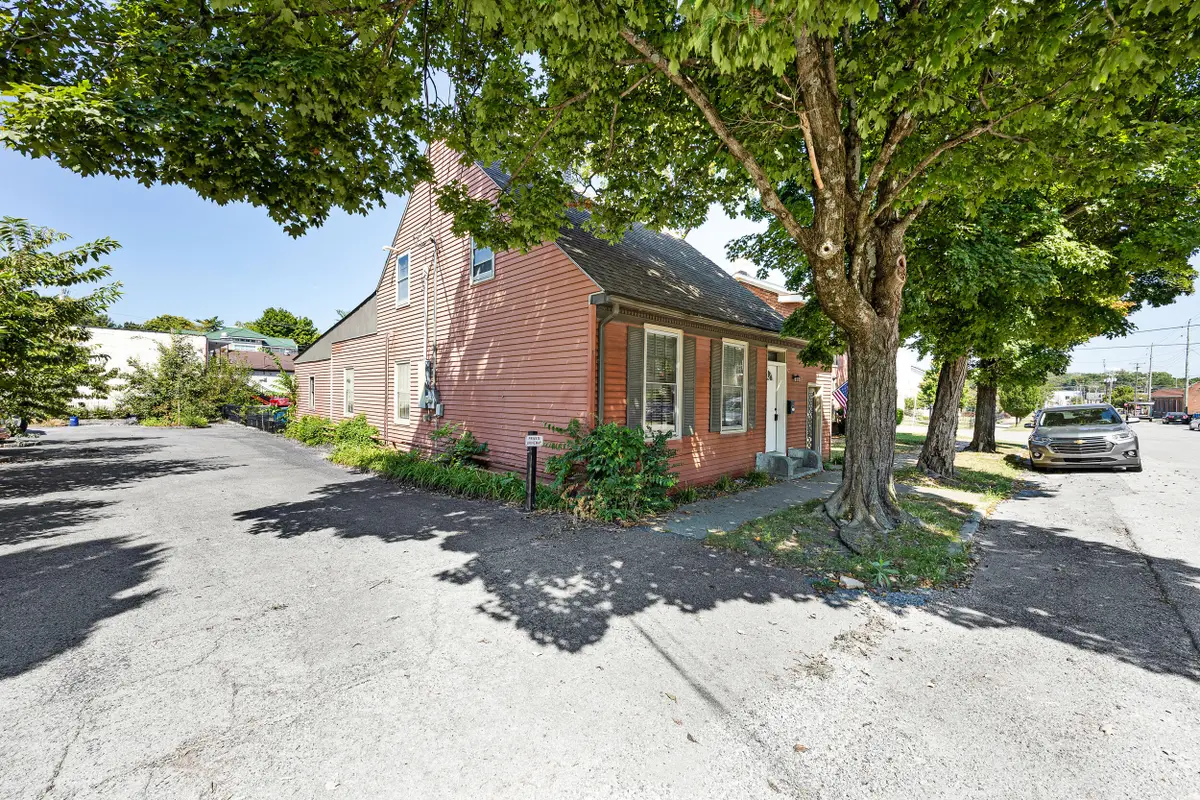 206 S Chiles Street, Harrodsburg, KY 40330 - #1