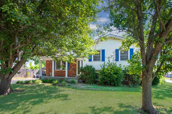 102 Merewood Drive, Versailles, KY 40383