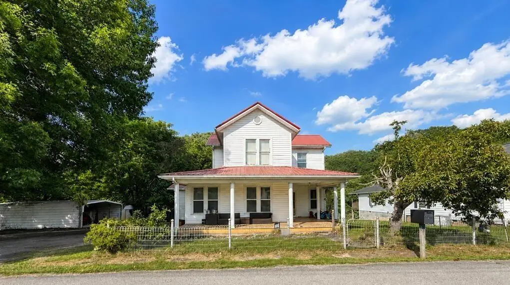 192 N Buckingham Avenue, West Van Lear, KY 41268 - #1