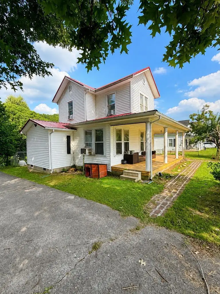 192 N Buckingham Avenue, West Van Lear, KY 41268 - #2