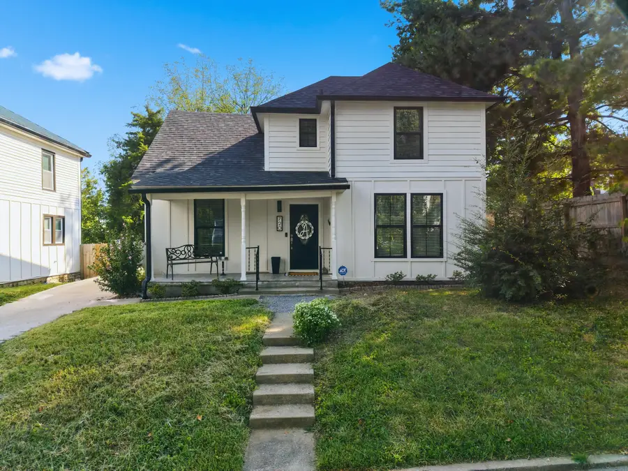 720 W Lexington Avenue, Danville, KY 40422 - #2