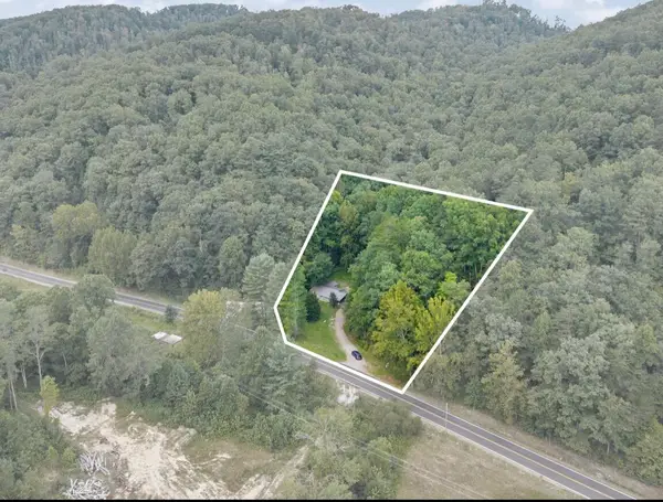 6026 6026 State Highway 221, Bledsoe, KY 40810