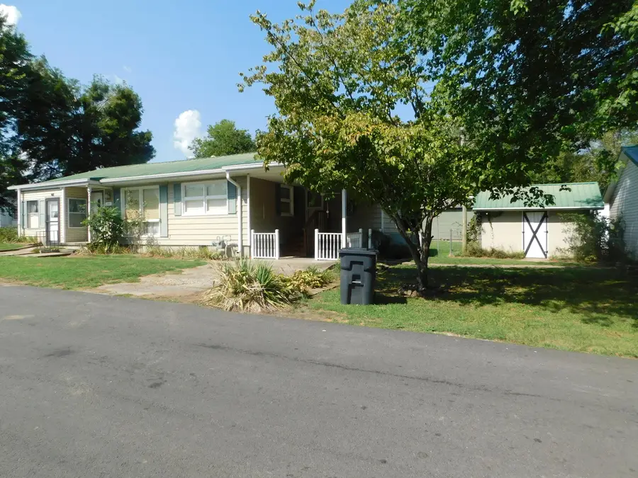 401 Nichols Street, Princeton, KY 42445 - #3