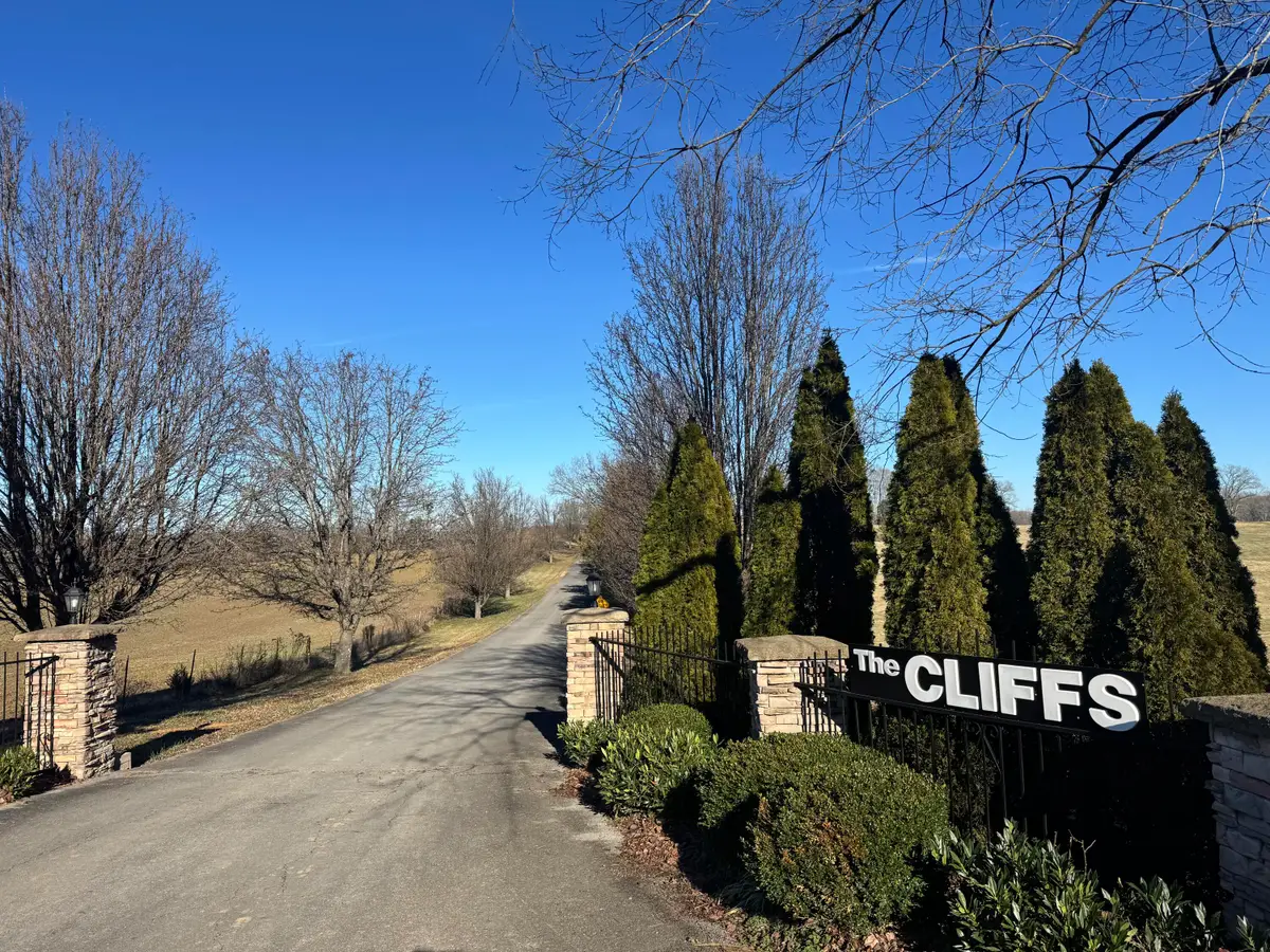 425 Cliffside Drive, Russell Springs, KY 42642 - #1