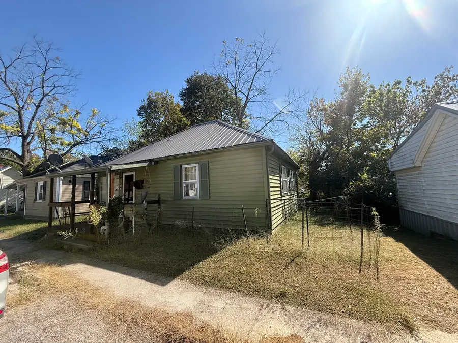 108 Stagg Street, Harrodsburg, KY 40330 - #2