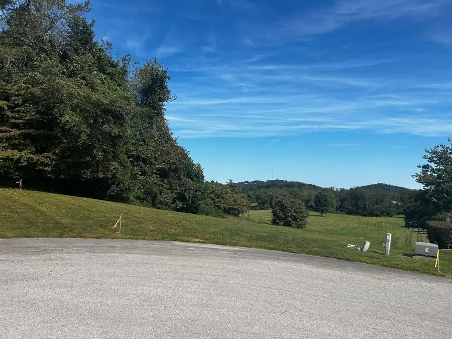 717 Commodore Drive, Somerset, KY 42501 - #2
