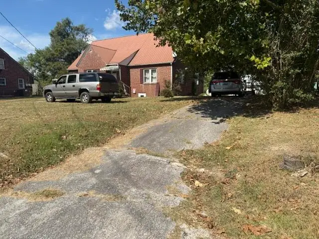 112 W Williamsburg Street, Whitley City, KY 42653 - #3