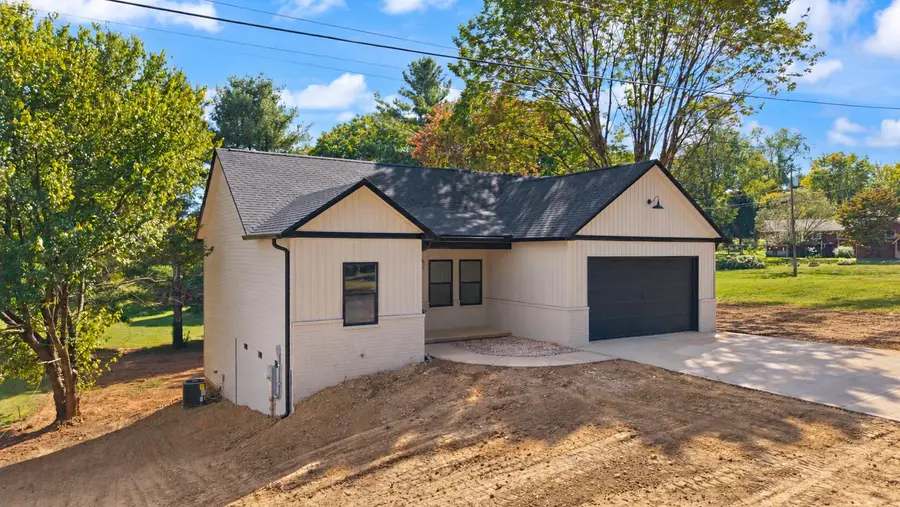 332 Country Hill Drive, Somerset, KY 42503 - #2