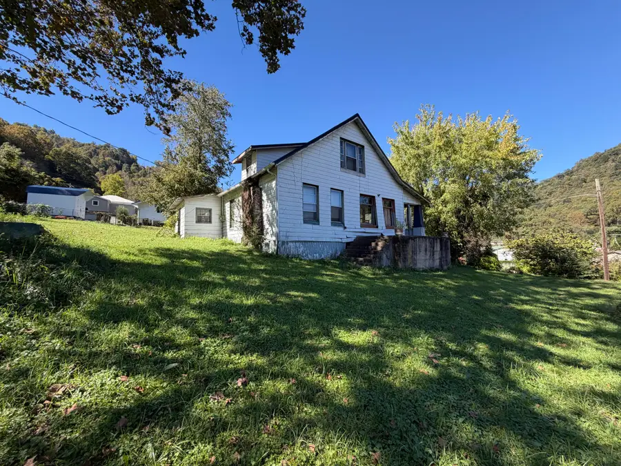120 Harlan Street, Evarts, KY 40828 - #2