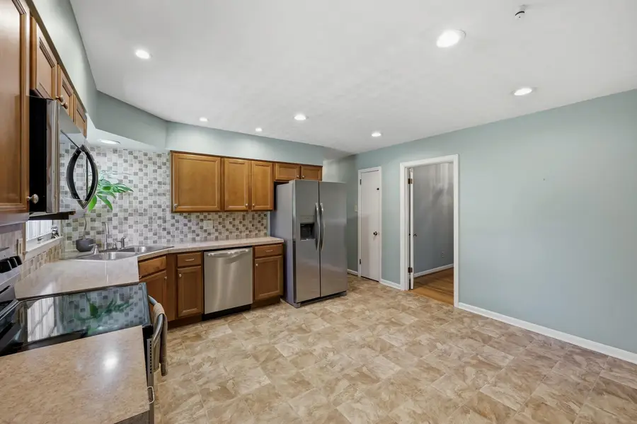 1046 Elmendorf Drive, Lexington, KY 40517 - #3