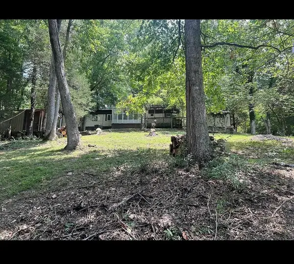 1421 Beaver Lake Road, Lawrenceburg, KY 40342
