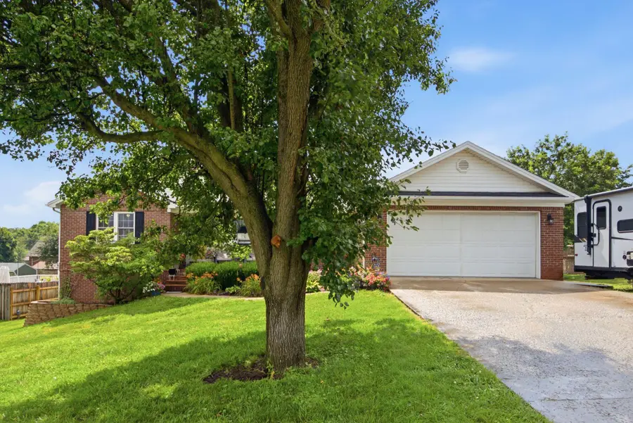 412 Pope Avenue, Harrodsburg, KY 40330 - #2
