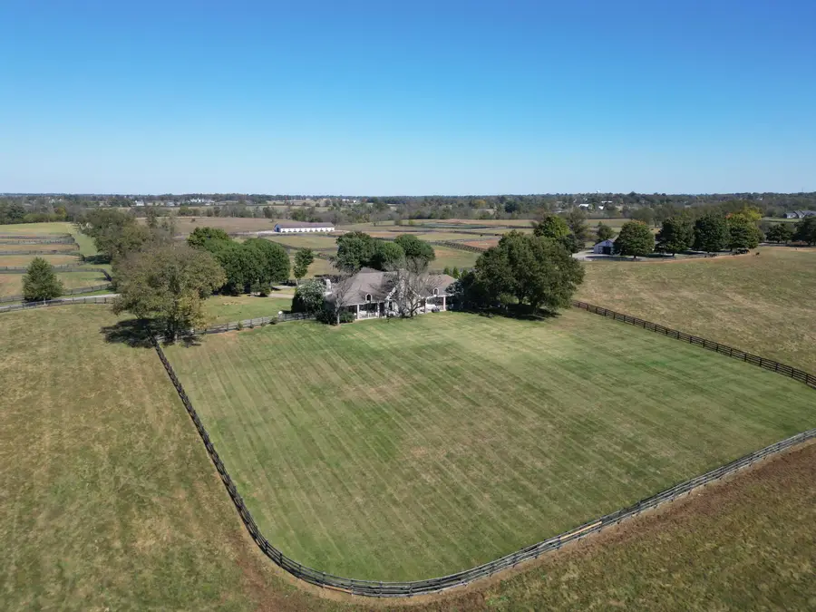 2130 Clifton Road, Versailles, KY 40383 - #3