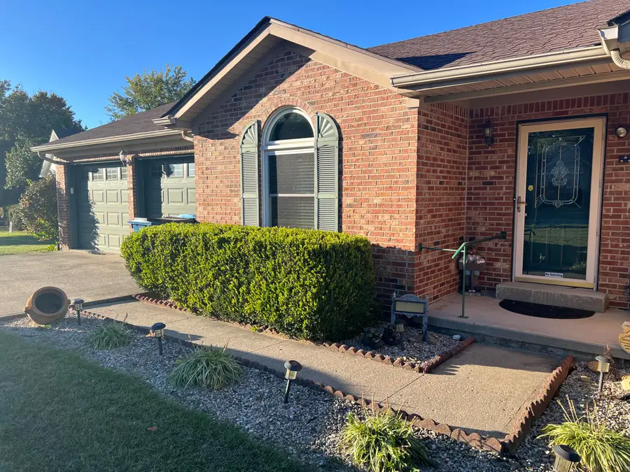 210 Canterbury Street, Lawrenceburg, KY 40342 - #3