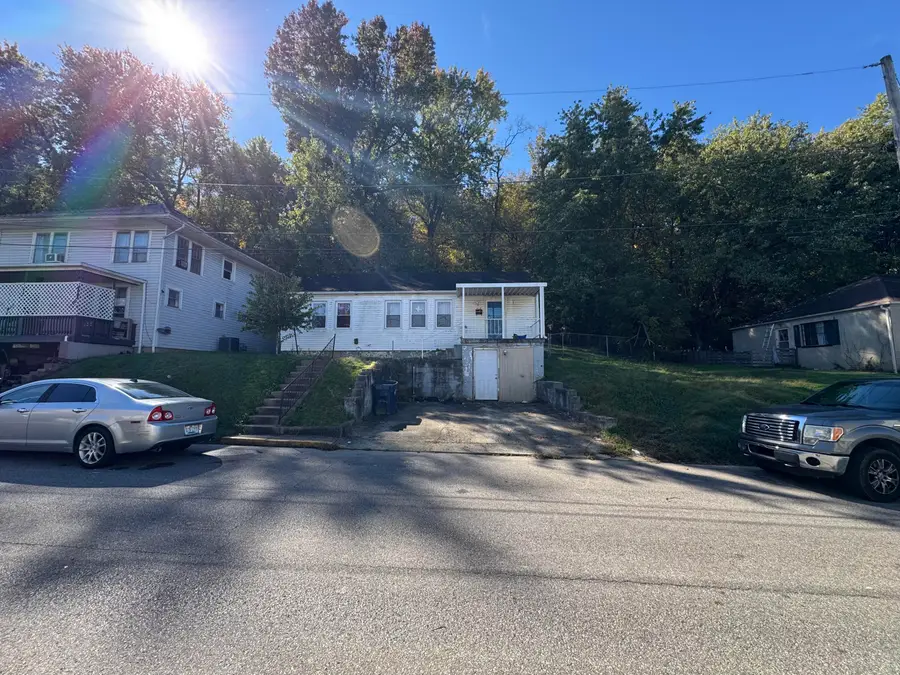 3018 Montgomery Avenue, Ashland, KY 41101 - #2