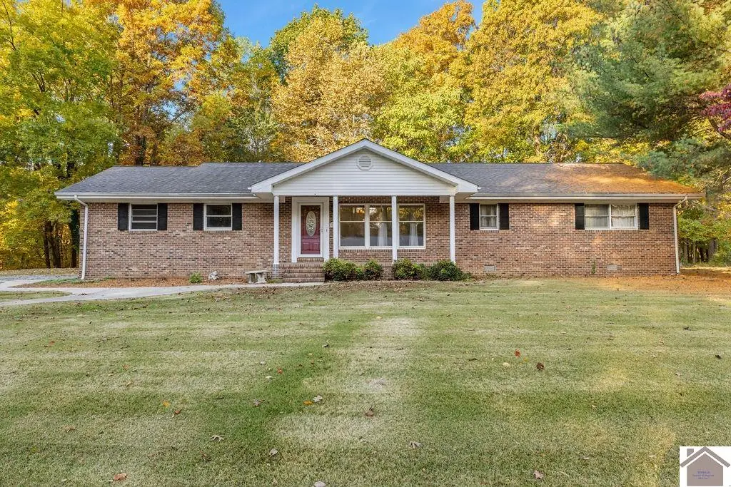 319 Crystal Lake Dr, Wickliffe, KY 42087 - Image #1