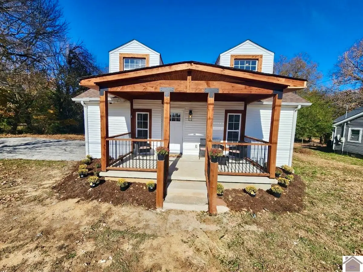 114 Spruce St, Murray, KY 42071 - Image #1