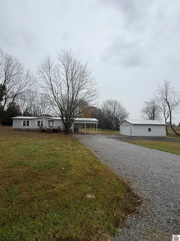 95 Juniper Ln, Calvert City, KY 42029