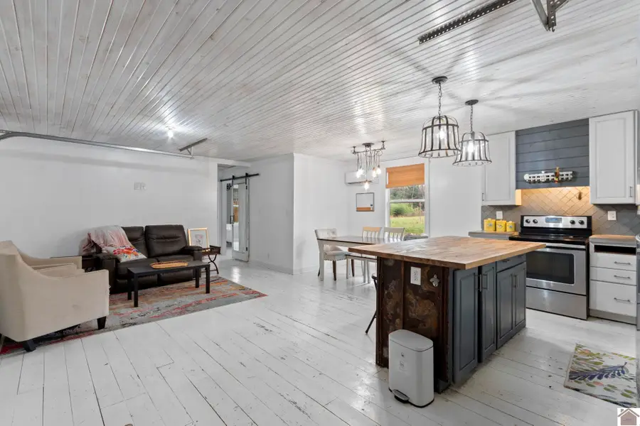 8475 Old Mayfield Rd, Saint Johns Freemont, KY 42027 - Image #3