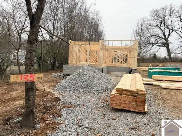 135 Illinois Ave, Oak Grove, KY 42262