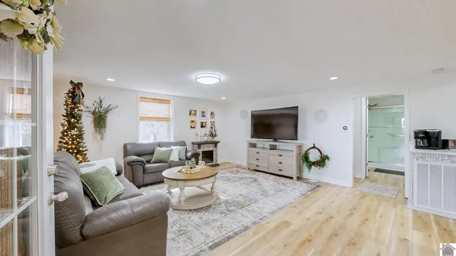 21 Lakeshore Dr, New Concord, KY 42076 - #2