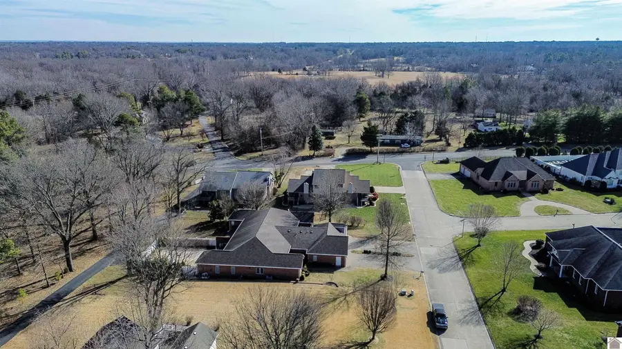 6407 Gardenview Dr, Paducah, KY 42001 - #2