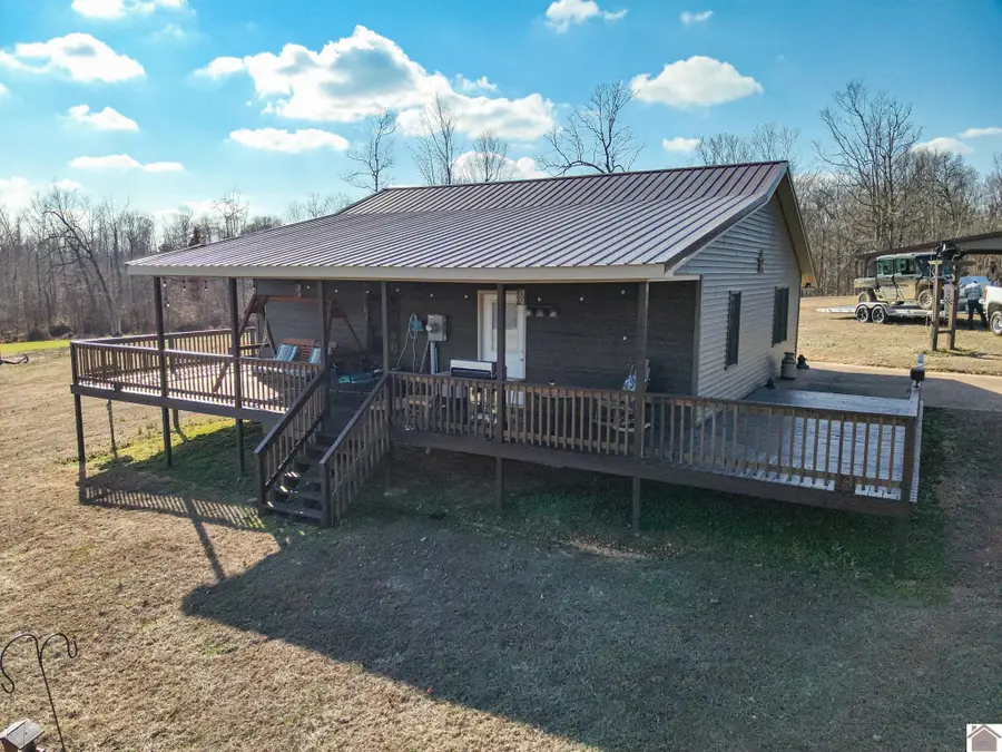 2431 N Wadesboro Rd, Benton, KY 42025 - #2