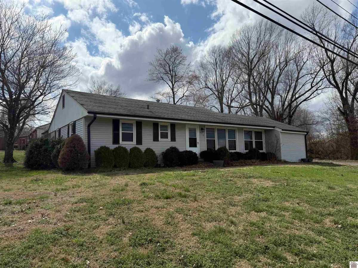 658 E 5th Ave, Calvert City, KY 42029 - #1