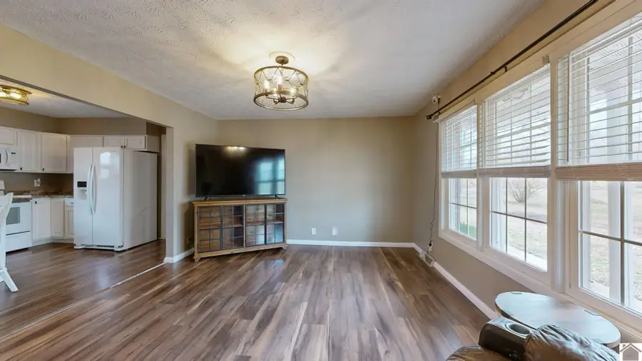 1339 Colorado St, Calvert City, KY 42029 - #3