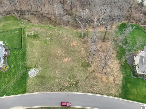 110 Saddle Creek Dr, Paducah, KY 42001