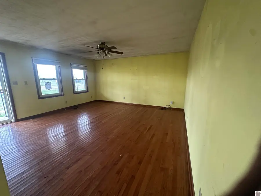 15995 Greenville Rd, Hopkinsville, KY 42240 - #2