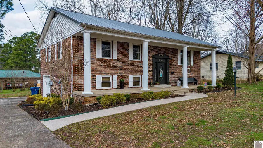 1223 Sunnyside Dr., Mayfield, KY 42066 - #2