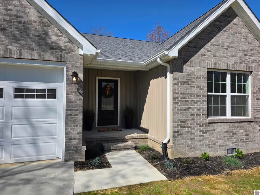 422 Maplewood Circle, Murray, KY 42071 - #2