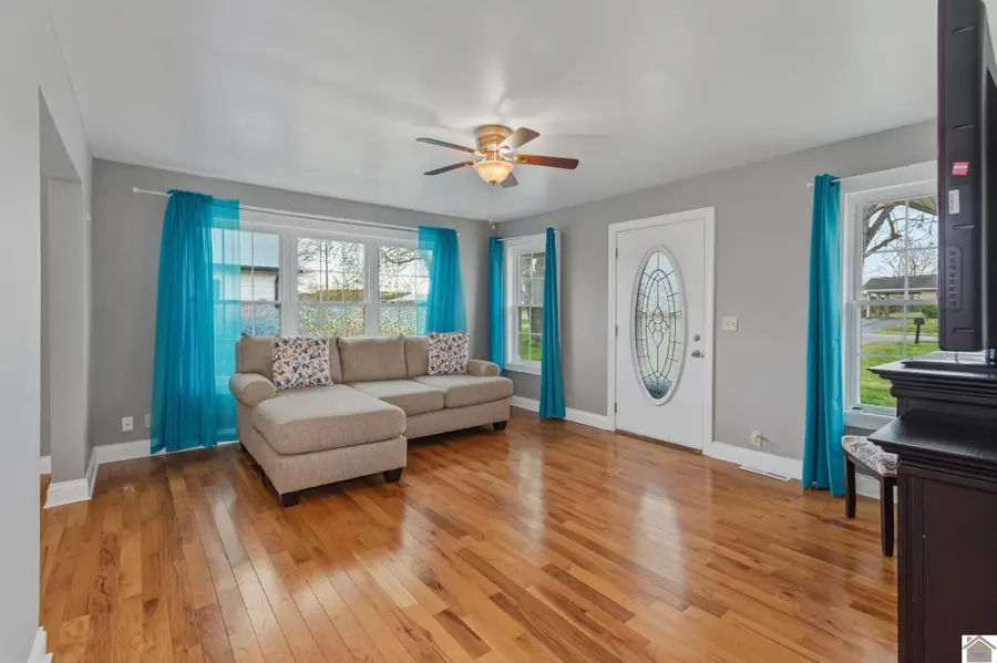 306 W Fairview Ave, Eddyville, KY 42038 - #2