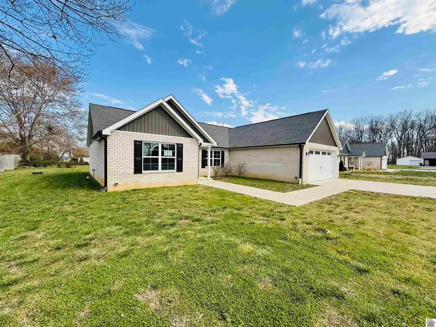 180 Lynnwood Drive, Murray, KY 42071 - #2