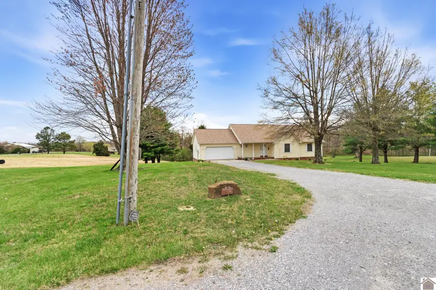 150 Lakeview Dr., Marion, KY 42064 - #2