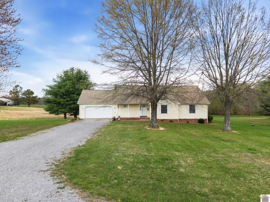 150 Lakeview Dr., Marion, KY 42064 - #3