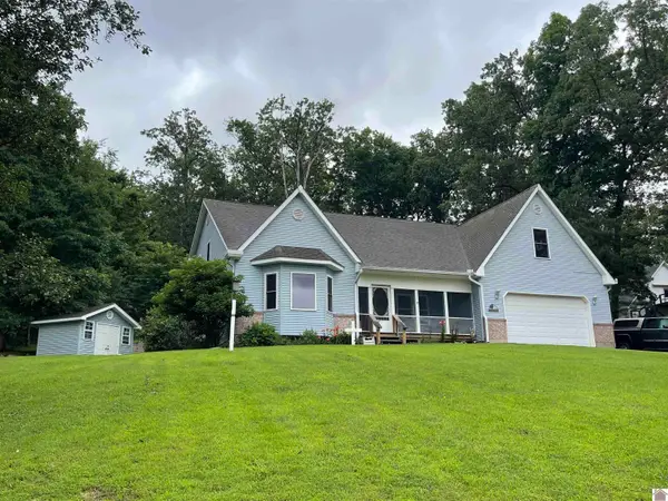 448 Bayshore Dr, Cadiz, KY 42211